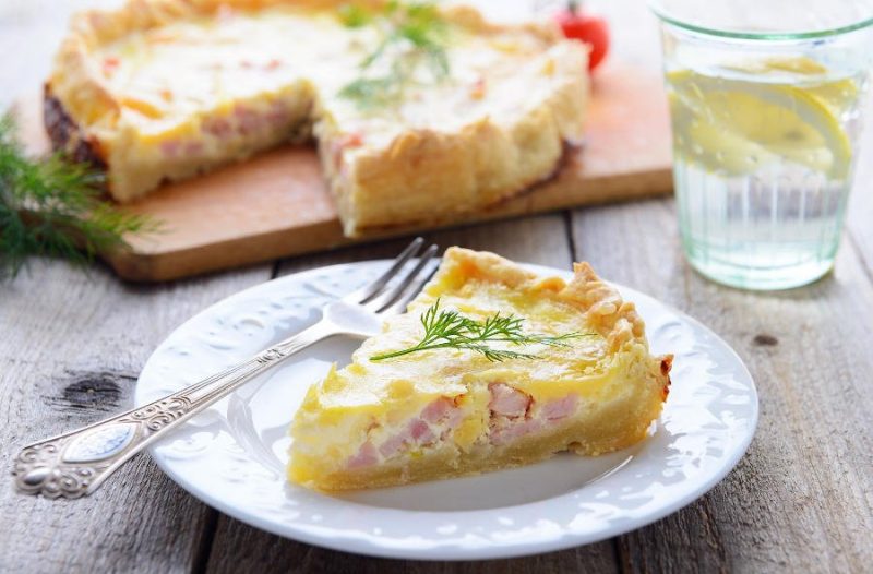 Novi Vinodolski - novi-vinodolski.info - Šarena pita s šunkom i salata